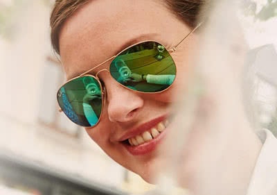 Auch Sonnenbrillen werden mit einem Brille24.de-Gutschein günstiger Der nächste Sommer kommt bestimmt! Jetzt Sonnenbrille zum kleinen Preis sichern!