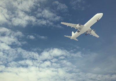 Mit dem Flugzeug zum Hotel eDreams hat Flüge und Hotels